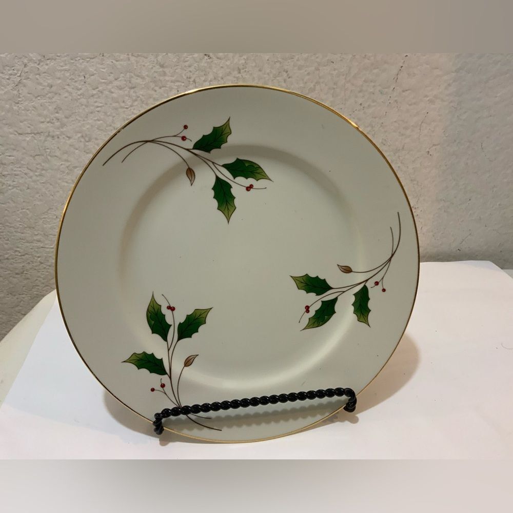 Royal Limited Holly Holiday Dinner Plate Gold Trim Berries Japan G25